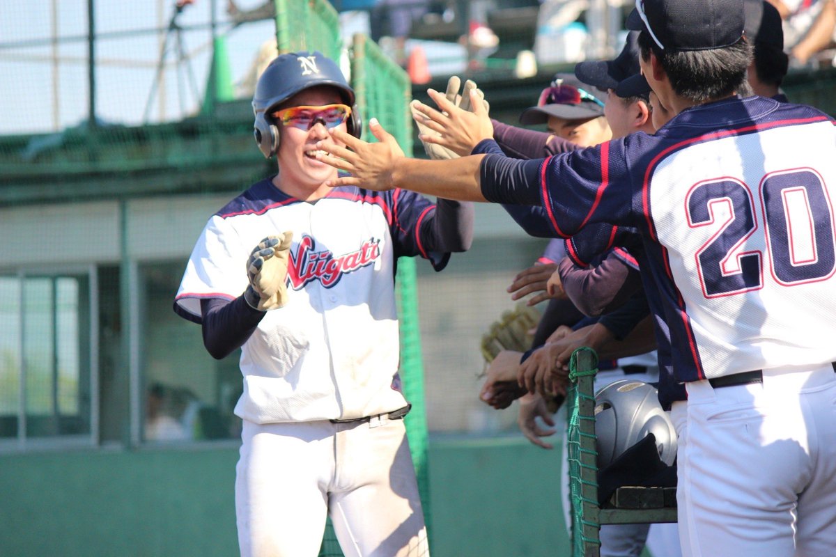 shindaiyakyubu's tweet photo. 秋季リーグ戦 対関東学園大学

新潟大学         000000001=1
関東学園大学 000000000=0

両チーム無得点のまま迎えた9回2アウトから豊田#4が右中間へ���塁打を放つと、続く有田#23が適時打を放ち貴重な一点をもぎとる。
投げては先発・丸山#11が気迫の投球で9回を投げ抜き自身初の完封勝利を収めた。 https://t.co/VK9AU2Wjtc