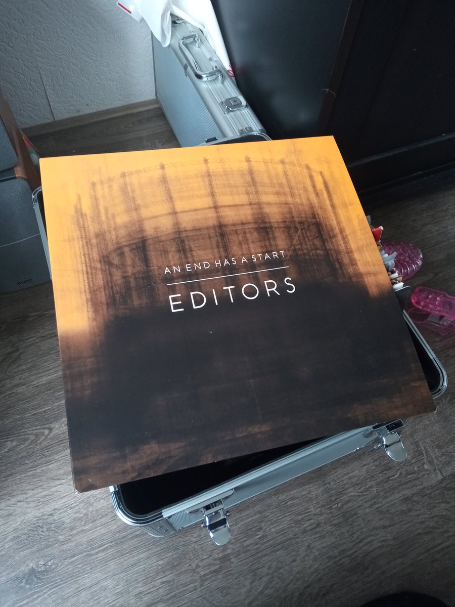 FrankBerk86's tweet photo. Zoontje (3) kiest vanmorgen de plaatjes, zijn start is veelbelovend!
#muziek #samenluisteren #editors https://t.co/6RDH9J3g3S