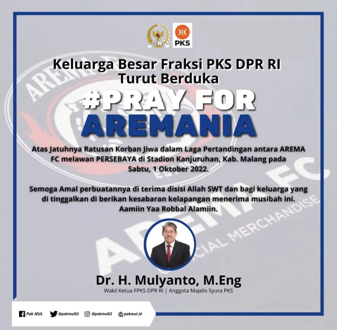 adriansyahyasin's tweet photo. Dengan segala gerakan tangannya mereka mejeng https://t.co/BJSDykp2gm