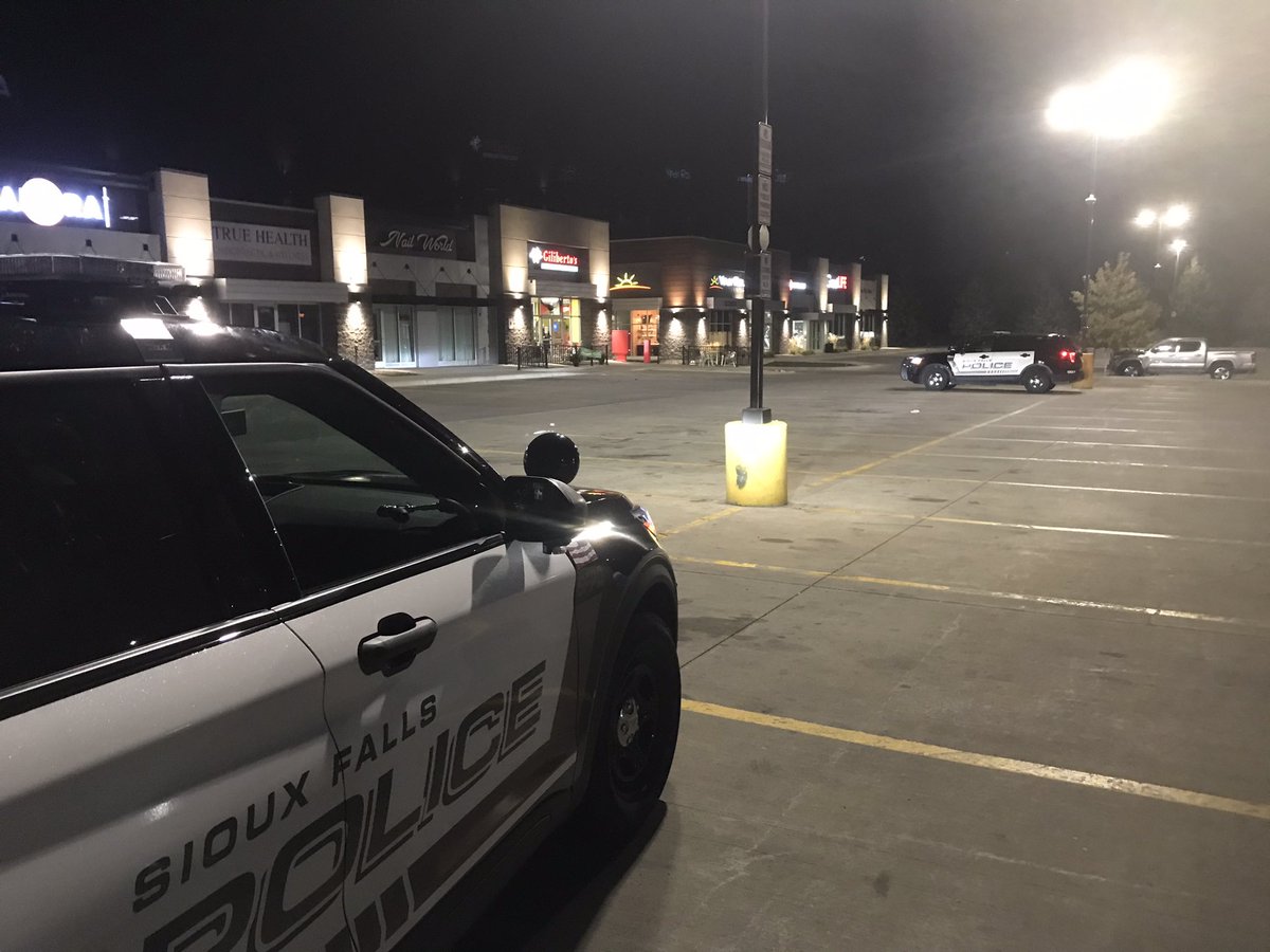 Police investigating early morning shooting in SW Sioux Falls.  1 hurt at Gilibertos.  Watch for latest details on KELOLAND This Morning at 7 am