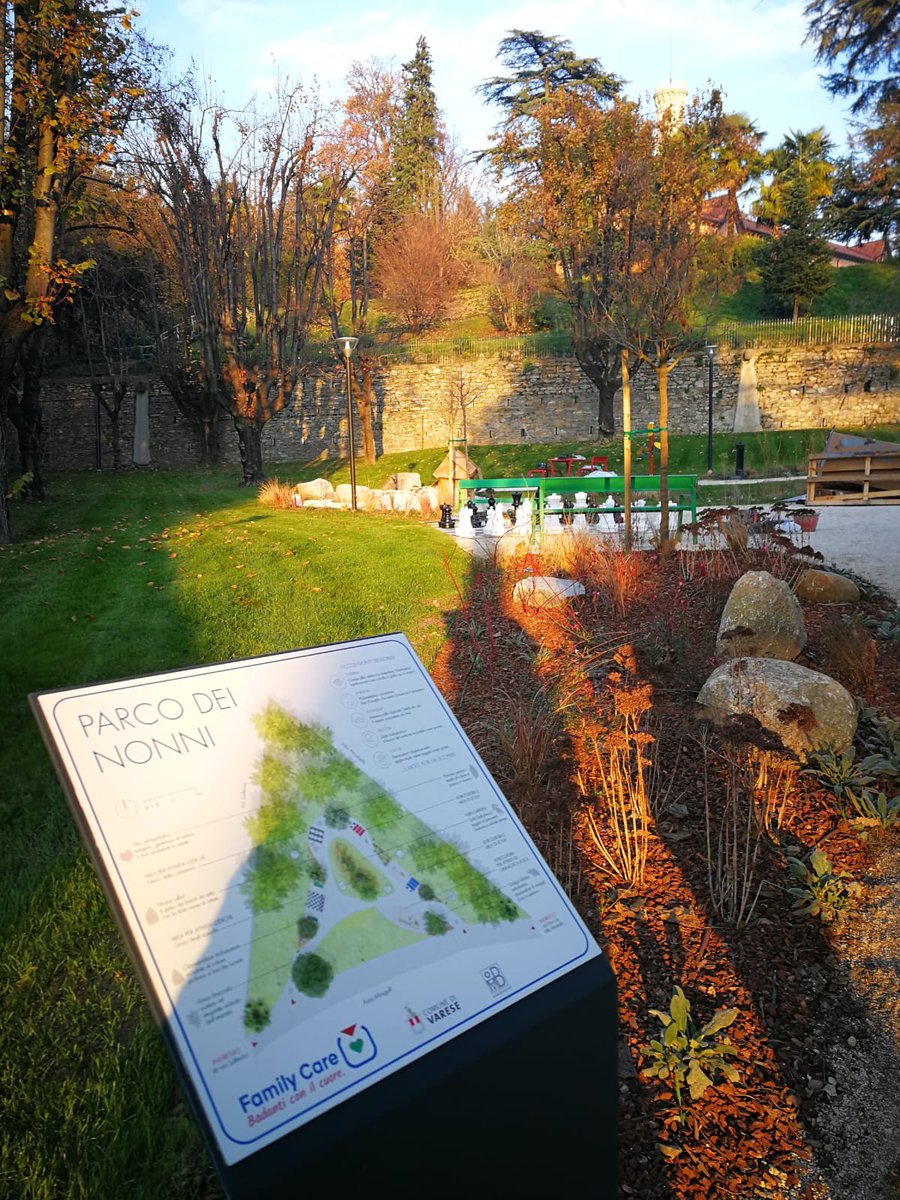 Oggi è la #FestadeiNonni. Tutelarli e rendere le città più inclusive deve essere una priorità. Per questo, #FamilyCare, a #Varese, ha realizzato il #ParcodeiNonni, un healing garden pensato per offrire alle persone anziane uno spazio speciale di ricreazione psicocognitiva.