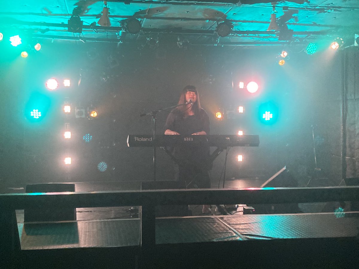 fmsfg075's tweet image. #heco さん終わった。
ライトキラキラ✨✨
でもあの曲では暗め。
ミラーボールも回してもろて 
良かったねぇ。ありがとう😊
#OsakaAcoload #FUNJ