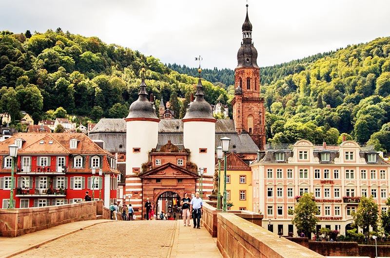WeSoloApp's tweet photo. Heidelberg is a beautiful city. Romantic and charming with ornate architecture and fascinating history, there are plenty of things to see in #Heidelberg.
🇩🇪 READ 🇩🇪 https://t.co/b6o5cb7kjR
#VisitHeidelberg #TravelGermany #EuropeTravel https://t.co/hFAEQt592X
