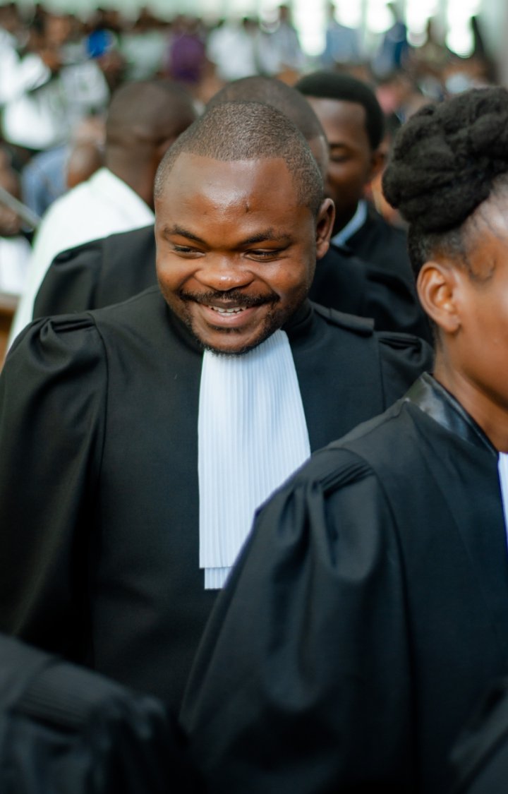 DivinKalombo's tweet photo. On se souvient toujours de dates importantes !
Je suis heureux de vous annoncer mon admission à la liste des avocats du barreau de Kinshasa/Gombe.
Ainsi s'ouvre une nouvelle page de notre vie, à l'ancre de courage et d'espoir, nous entendons l'écrire...🇨🇩 https://t.co/OCfxlZ7eOa