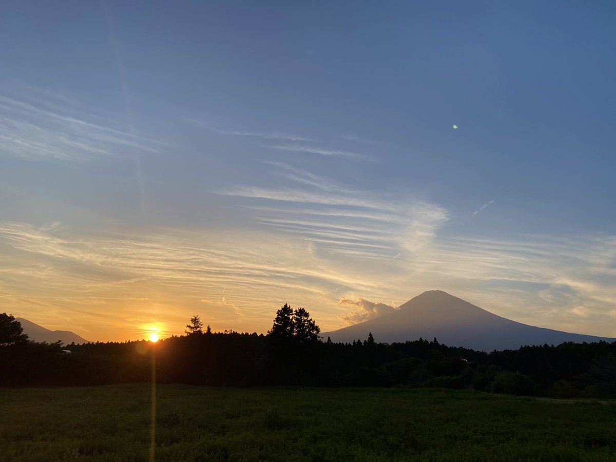 ryu_1019's tweet photo. 御殿場に引っ越しましたー！！！

静岡周辺でのおもしろい案件のお誘い、ドシドシお待ちしております◎
もちろん東京や地方でのお仕事も変わらずお引き受けしておりますので、何卒ご贔屓に。よろしくお願いいたします🗻📸

準備が整ったら立ち飲みできる写真館つくるぞ🍶 https://t.co/VKPkYHCxzx