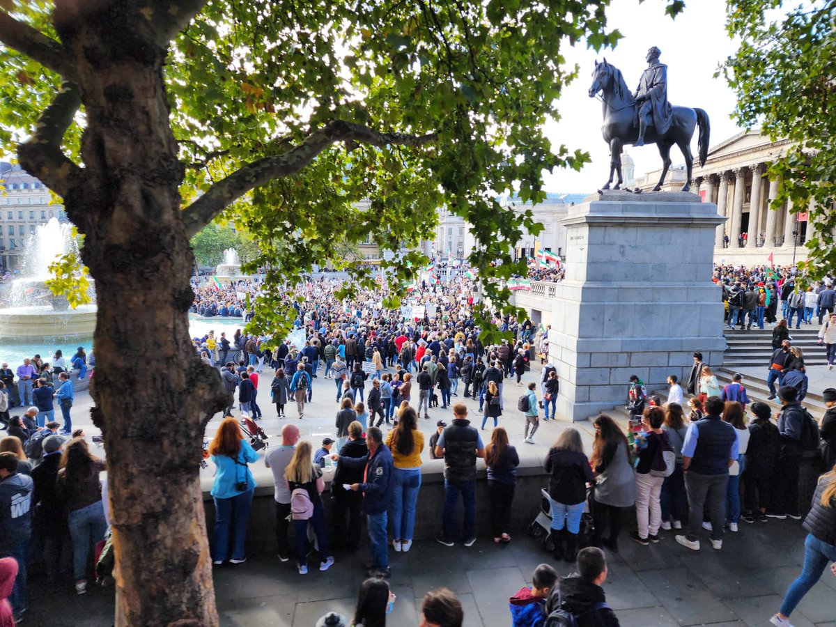 ایرانیان در هر جا متحد و همصدا با هم آزادی را فریاد می‌زنند.
تجمع لندن ۱ اکتبر

#مهسا_امینی