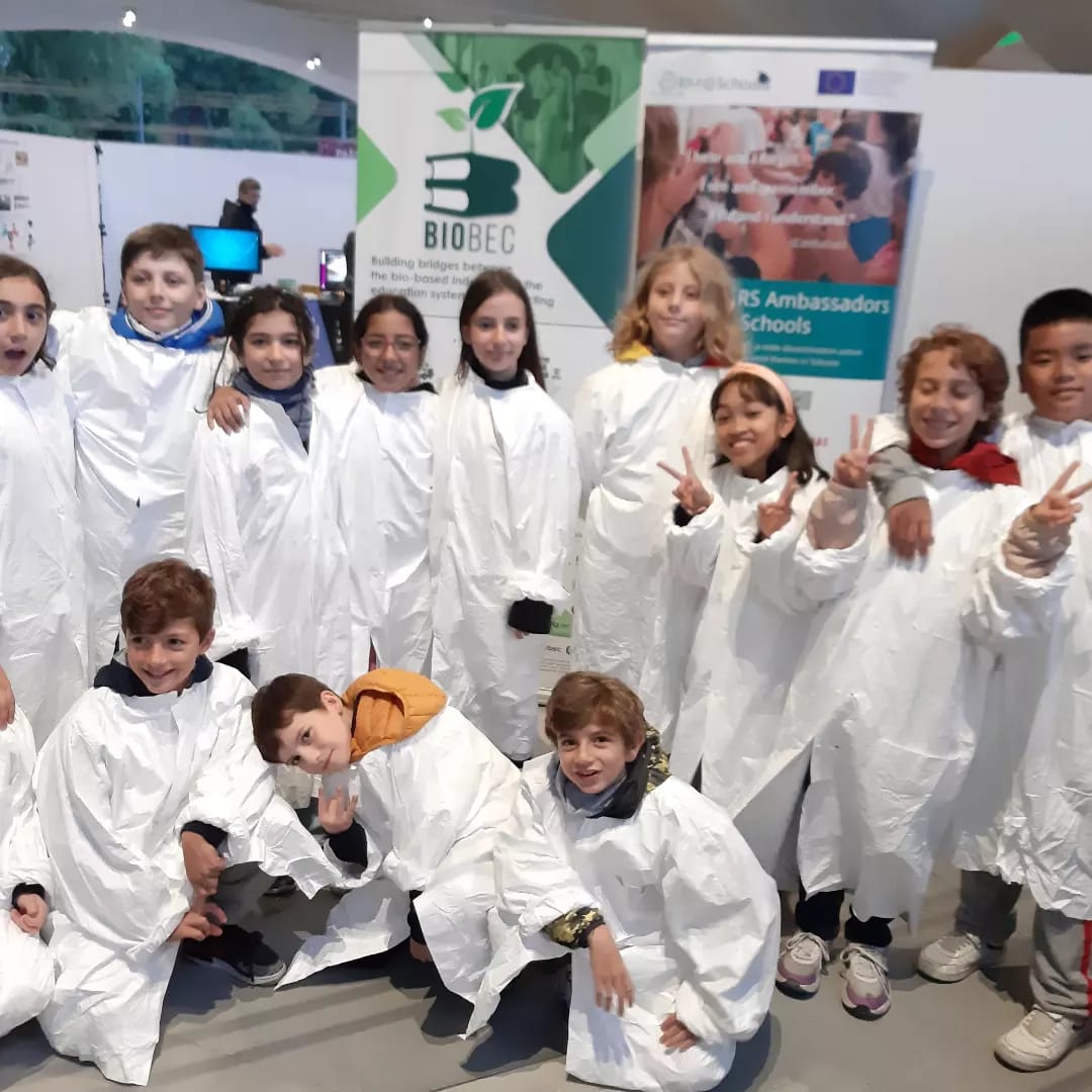 Cnr_Isof's tweet photo. Here,Dr. Armida Torregiani and Dr. Alberto Zanelli, ISOF researchers at #europeanresesrchersnight togheter with the future generation of scientists! Thank to #rmatsschools @RM_Schools @EITRawMaterials #changethegame CNR project. #notteCNR @CNRsocial_
#chemistry and #waste. https://t.co/74ZiUFlaun