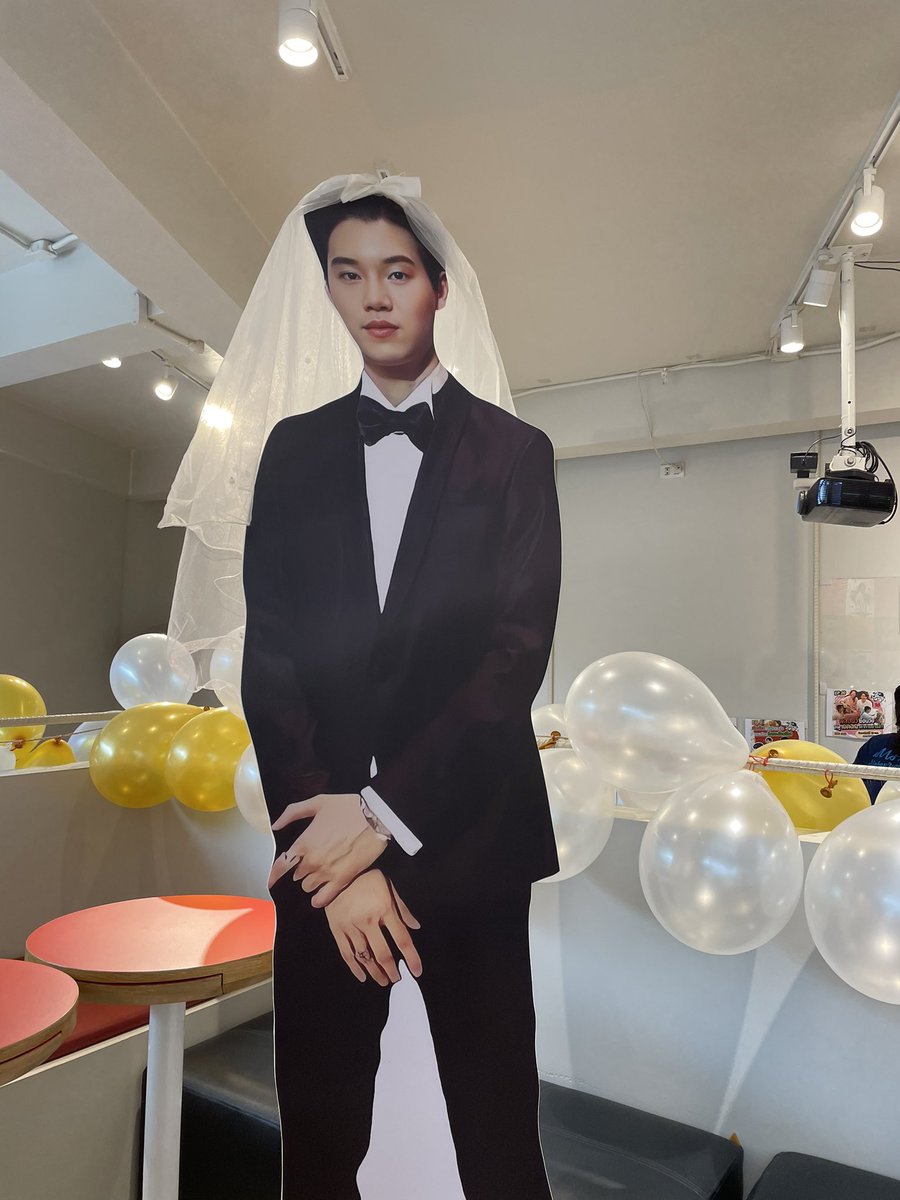 thisismangkud_'s tweet photo. แกลลอรี่ที่2ของวัน หายากเหมือนกันเพราะชั้นมันยอดนักหลง5555555 น้ำอร่อย ขนมน่ากิน เจ้าของร้านน่ารัก คาเฟ่จัดดีมากกกก แบบอบอุ่นรู้สึกโตไปกับหยิ่นจริงๆ 55555555 

#GrowingUpTogetherWithYin 
#YinYin24thBDproject2022 https://t.co/JL9cuz0UST