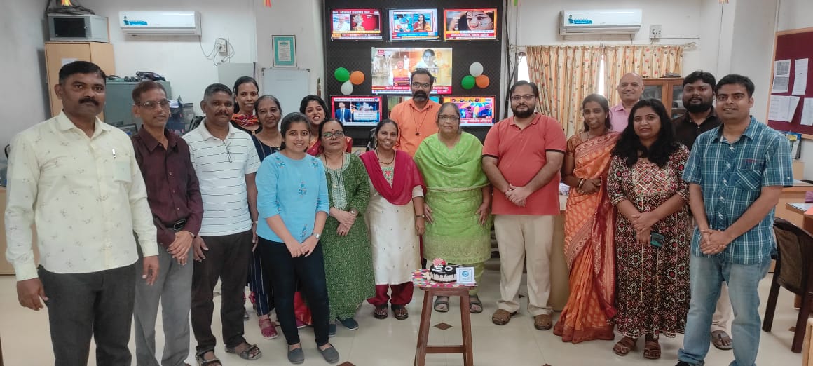 SidharthBodke's tweet photo. मुंबई दूरदर्शन केंद्राला आज ५० वर्ष पूर्ण झाले.
दूरदर्शन सह्याद्रीशी संबंध असलेल्या आणि ५० वर्षाच्या या ऐतिहासिक प्रवासातील वेग वेगळ्या टप्प्यातील साथीदारांना आणि साक्षीदारांना खूप खूप शुभेच्छा आणि अभिनंदन💐💐💐 @DDSahyadri @ddsahyadrinews
#50yearsofDDSahyadri https://t.co/Js8OoBq6zT