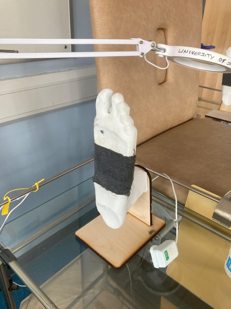 veronicaann20's tweet photo. Do you want to study podiatry? Come and visit us @SalfordUni  Sat 8th Oct for our open day! https://t.co/jkOAYBrlQI current first year students are working on new simulated 3D models and joined our professional body @RoyColPod 🦶🏻 https://t.co/XUjnyx4jf8
