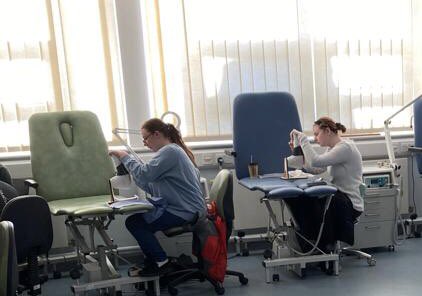 veronicaann20's tweet photo. Do you want to study podiatry? Come and visit us @SalfordUni  Sat 8th Oct for our open day! https://t.co/jkOAYBrlQI current first year students are working on new simulated 3D models and joined our professional body @RoyColPod 🦶🏻 https://t.co/XUjnyx4jf8