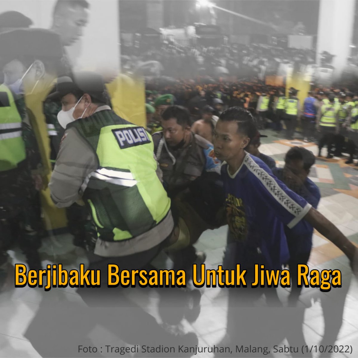 Vanesaa31's tweet photo. Ya ampun sampai sebegitu keadaan di Tragedi Stadion Kanjuruhan, Malang, aku menyesal deh liatnya kalau akhirnya cuma mau tawuran #DukaUntukKanjuruhan
Penanganan Korban. https://t.co/D24lv3lZwu