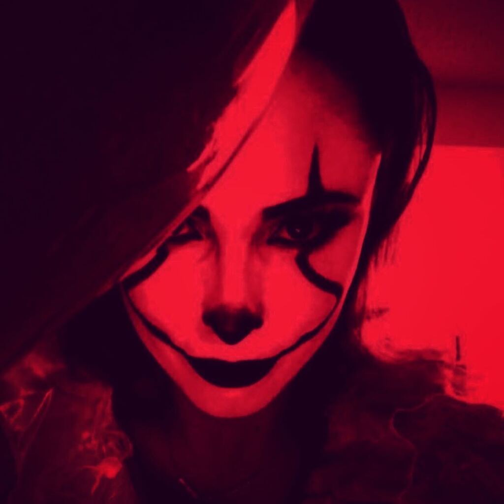 ShayPhox's tweet photo. It’s finally October!!!! 

Literally my favorite month of the entire year. 

#it https://t.co/m669i8O1fx https://t.co/kczDXyypW5