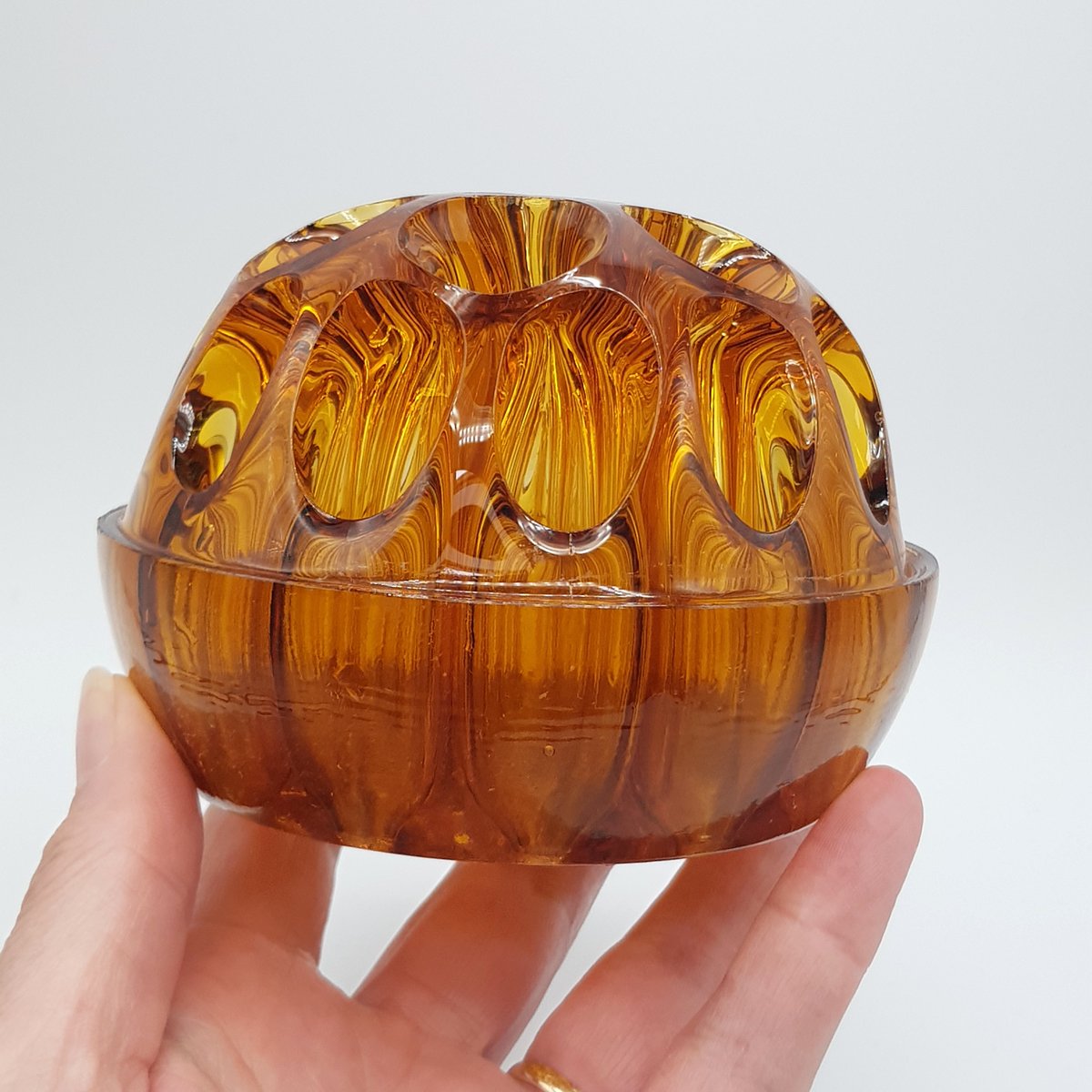 tilleycollecta1's tweet photo. NEW LISTING - George Davidson Flower Frog Orange Tone Clear Glass Support 382902/31 Size 4.5 https://t.co/kqNo3BOZRr via @Etsy #vintage #etsy #vintageetsy #onlineshopping #shopsmall #SmallBusiness #design #vintageshop #glass #artglass #flowerfrog #flowerblock #davidson https://t.co/lxNk3UhZbO