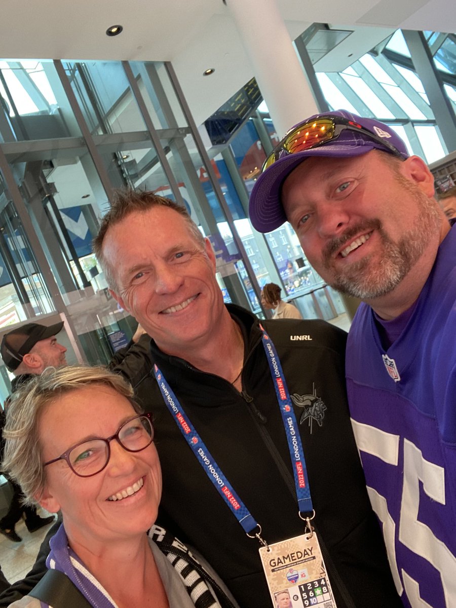 Kgoose17's tweet photo. My Scott Studwell jersey attracted another great @Vikings Linebacker @PeteBercich in @SpursStadium for Vikes vs Saints game! #SKOL VIKES!!! #BEATtheAints !!! #NFL #NFLUK https://t.co/r5K6u3bl6U
