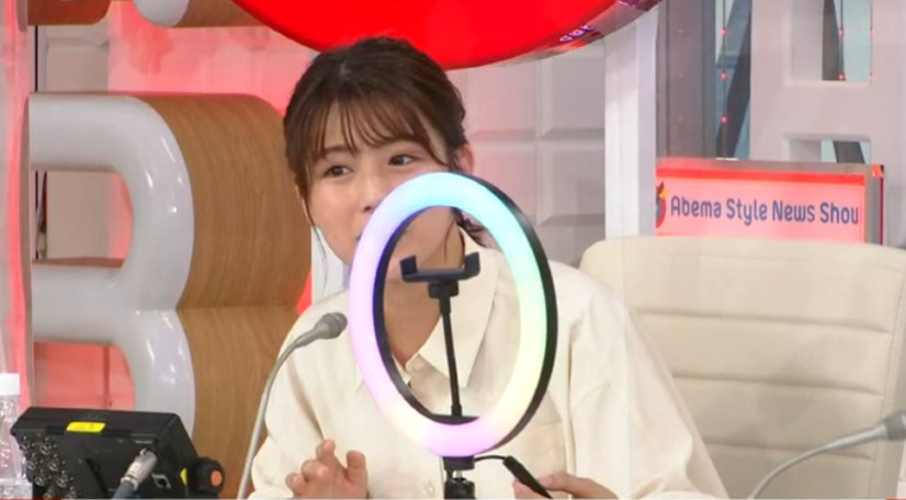 Epress_f4f's tweet photo. 【朗報】田中萌アナ、ABEMA的ニュースでリングライトを壊してしまうが、奇跡的に修理してどや顔する。

#アベプラ  #ABEMA的ニュース #ペットボトル 
#田中萌 #田中萌アナ #田中もえ #ABEMA #アベマTV #アベマ #女子アナ  #ドヤ顔   #TanakaMoe https://t.co/ZdcvrNV2gf