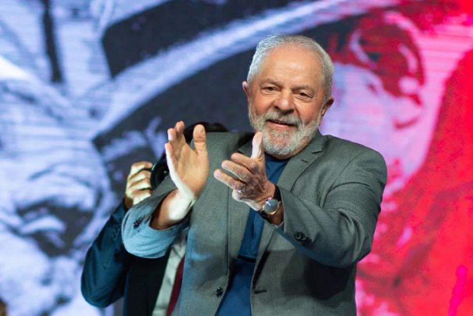 MariaesPueblo's tweet photo. VAMOS LULA!! Hoy estamos con la renovación de la esperanza, con la lucha sin descanso y por el triunfo de un modelo de justicia social en Brasil!! https://t.co/xonAftonch
