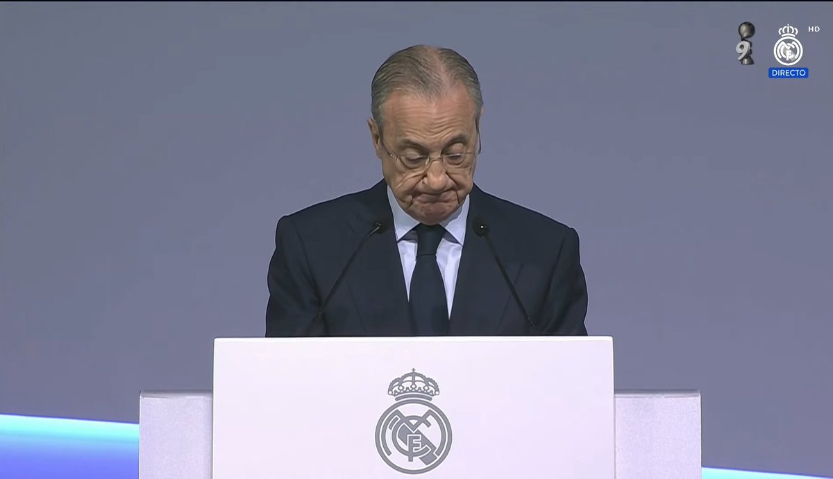 mediamadridista's tweet photo. 🚨 Para petinggi Real Madrid (Termasuk Florentino Perez) dan Socios Real Madrid lainnya melakukan mengheningkan cipta sejenak saat pertemuan umum dengan Socios untuk mengenang tragedi yang terjadi semalam di Indonesia. 🥀🇮🇩 https://t.co/HAVIuuX0Bx
