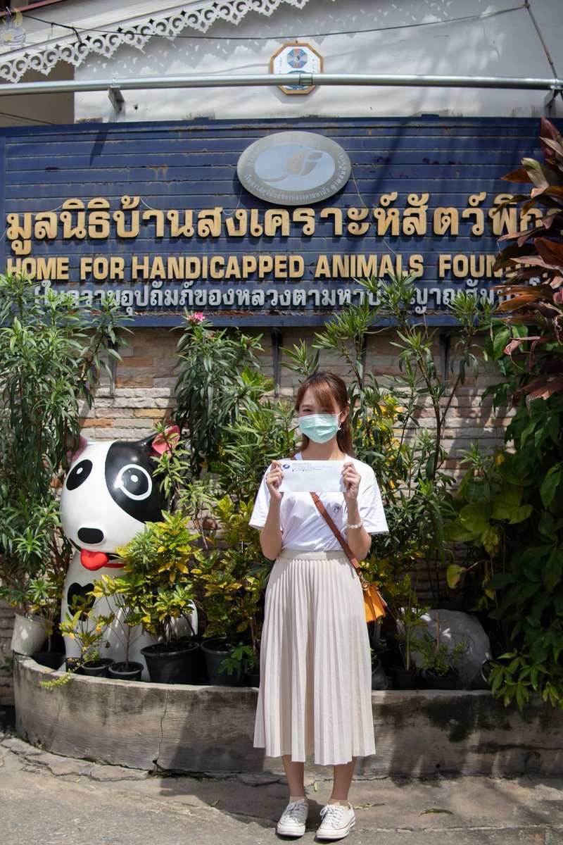 OomsMoonLight's tweet photo. 💜 ทำบุญวันเกิดคุณอุ้ม อายุ 20 ปี ที่มูลนิธิบ้านสงเคราะห์สัตว์พิการ บริจาคเงิน 10,000 บาท พร้อมอาหารสุนัขและแมว 2 ถุง ถุงละ 10 กล.

รูปเพิ่มเติม https://t.co/dDxQvxqj8T

#NatchaOom
#SepNatchaMonth2022
#OomsMoonlightCastle https://t.co/HcWtSvKACp