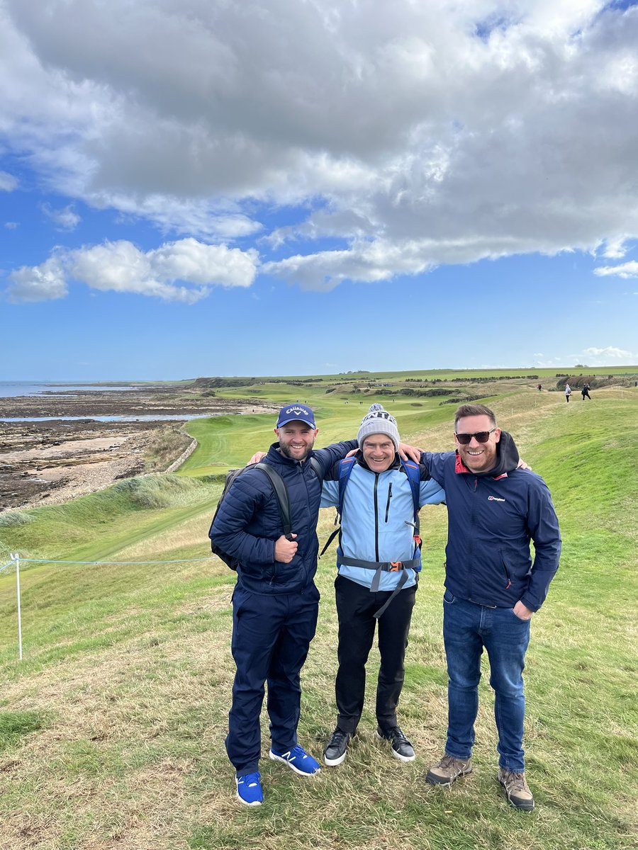 Rcrawf_23's tweet photo. Some week at the #dunhill with the old man! @KingsbarnsGL just incredible… @dunhilllinks 👏👏👏. #carnoustie #standrews #kingsbarns #roooot https://t.co/mFTMWaQIkU