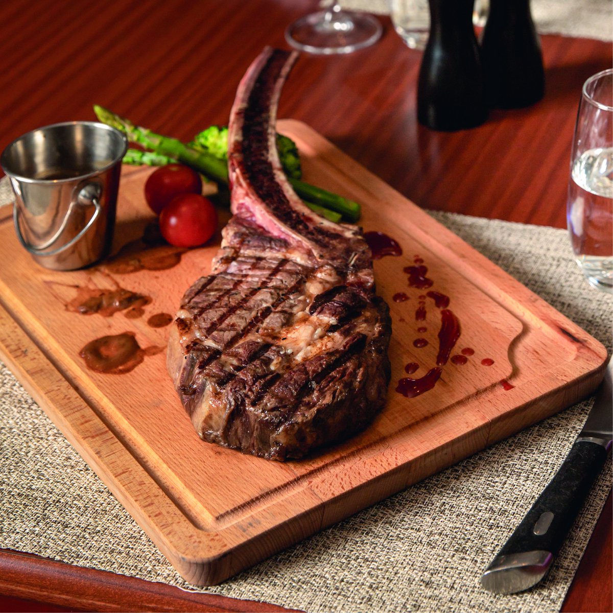 TGRiyadh's tweet photo. كيف تحب الستيك ؟ 🔥🥩
غير مستوية, متوسطة الاستواء, مستوية. 

للحجز: ٠١١٤٧٧٩٣٠٠

#الرياض #مطاعم_الرياض #ماريوت #ماريوت_الرياض #تيراس_جريل #مطعم #ستيك

#TG #steakhouse #restaurant #marriott #riyadhmarriott #Riyadh #riyadhrestaurants https://t.co/H0ah55paTE