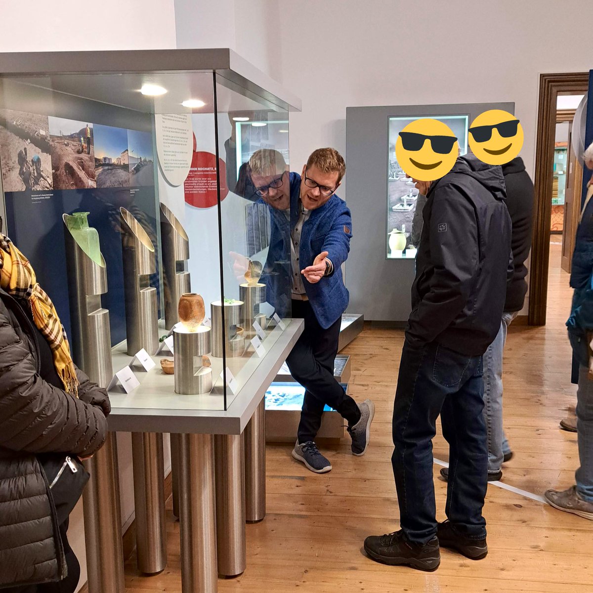 dominik_hagmann's tweet photo. Gestern konnte ich bei Führungen durch unsere neue Ausstellung in #SchlossTraismauer die #Römer in #Traismauer Besucher:innen von nah und fern ein Stück näher bringen #LangeNachtDerMuseen @ORF #ARDIG (📷 by @NisaIduna ) https://t.co/uPlDb8JEbA
