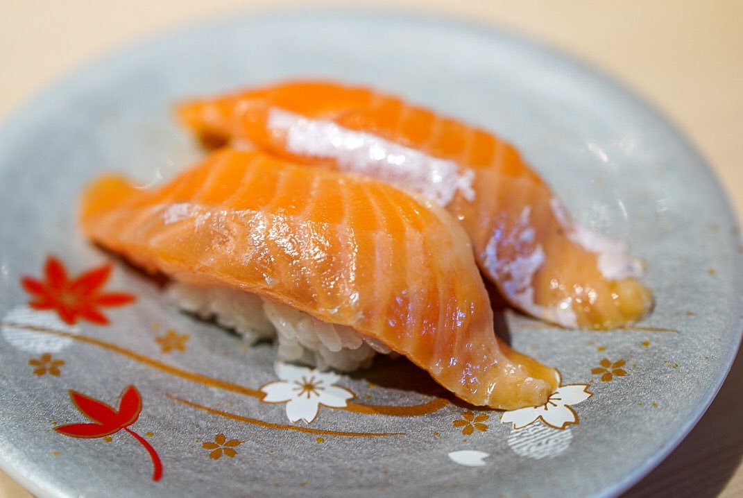 今日の夜ご飯 迷った結果岐阜の回転寿司 【あみもと】さんへ🍣 ・とろサーモン ・真鯵 ・ぶり ・焼き穴子