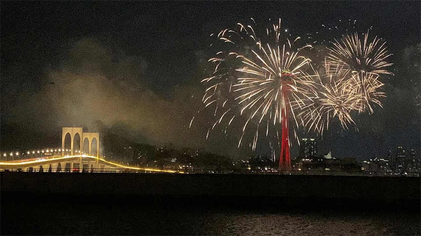 DiarioPovo's tweet photo. A Região Administrativa Especial de Macau (#RAEM) da China marcou neste sábado o 73º aniversário da fundação da República Popular da China com uma série de eventos e está preparada para turistas vindos do continente durante o feriado do #DiaNacional. https://t.co/4wUWjmw6uZ https://t.co/0yK6McLpUQ