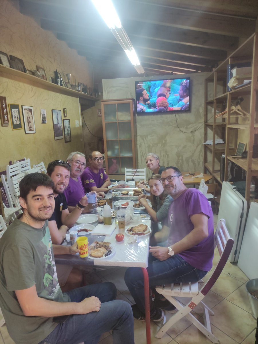 herreroj89's tweet photo. Esmorzar i concurs des de Ca l'Ixart!! Gaudint de la Jornada de diumenge del concurs!! #CastellsEnXarxa #Tac12 @carlesc1975 @AinaMallol @calixart https://t.co/93d0yhZ8j9