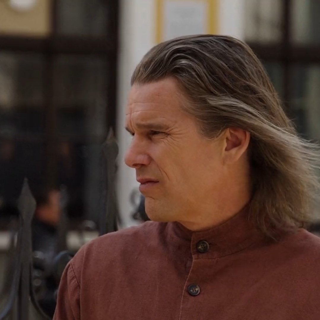 อ่านทวิตเตอร์ที่ผ่านหน้าเส้นเวลาไปมาก็แอบคิดว่าสักวัน มาร์ก สเปคเตอร์จะแอบไปเปิดร้านขายลูกชิ้น ขายโรตีกับเขาบ้างรึเปล่า?