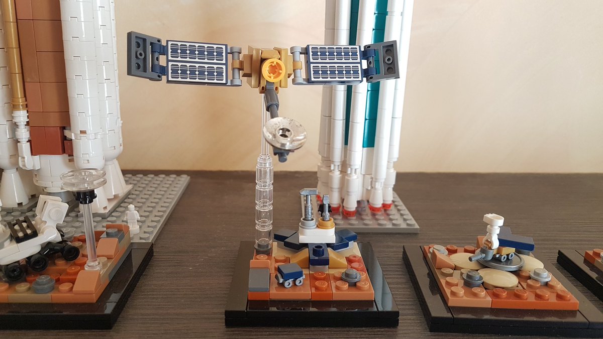 thomas_appere's tweet image. Quelques nouveautés dans ma collection #LEGO exploration spatiale :
- Mars Pathfinder, le rover Sojourner et Mars Global Surveyor 🛰 à l'échelle 1:110 Saturn V, MOCs par @MuscoviteSW
- Viking Lander à l'échelle 1:20 par @phreaddee. J'adore ce modèle ! #AFOL