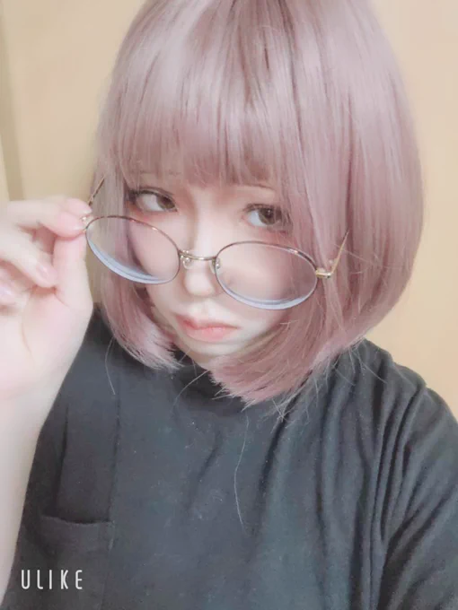 ⟵これが                                 こう→ 