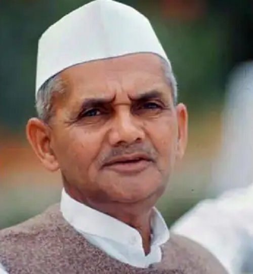 youmakeusproud's tweet photo. Lal Bahadur Shastri https://t.co/tstIHlD148