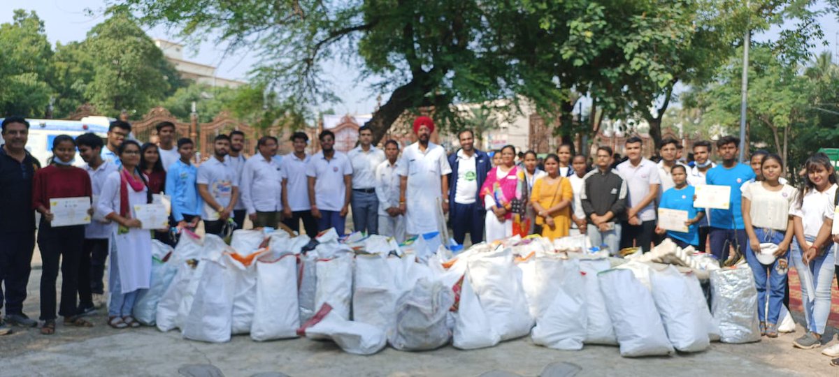 GECR_NSS's tweet photo. We conducted cleanliness drive with local groups and collected single use plastic.
#NSS | #YuvaBharat https://t.co/uQmVT1rGPE