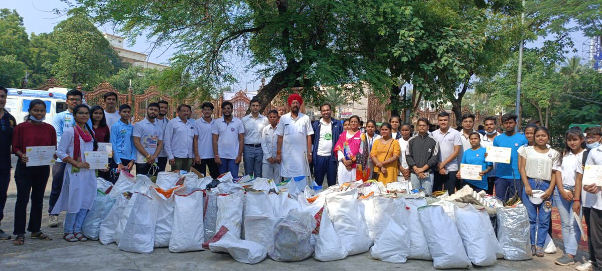 GECR_NSS's tweet photo. We conducted cleanliness drive with local groups and collected single use plastic.
#NSS | #YuvaBharat https://t.co/uQmVT1rGPE