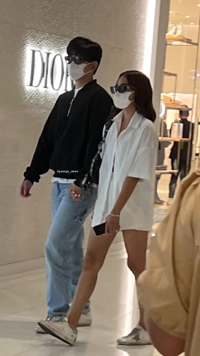 franchineee_'s tweet photo. Tapos na po ang pila!!!

Joshua Garcia and Bella Racelis spotted holding hands in public! 🥰 https://t.co/SkDpULQy6G