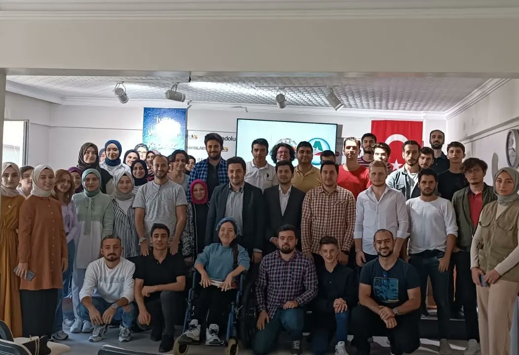genclikaekb's tweet photo. Vakfımızda 2022-2023 eğitim-öğretim yılının başlangıcı olarak gençler arasında tanışma toplantısı yapıldı. Katılımcı arkadaşlarımıza çok teşekkür ederiz. ☺️ İlerleyen yıllarda da birlikte eğlenceli  ve sağlam dostluklar üzerine kurulu zamanlar geçirebilmeyi diliyoruz. 🙌☺️✨ https://t.co/9oIlZYAV9x