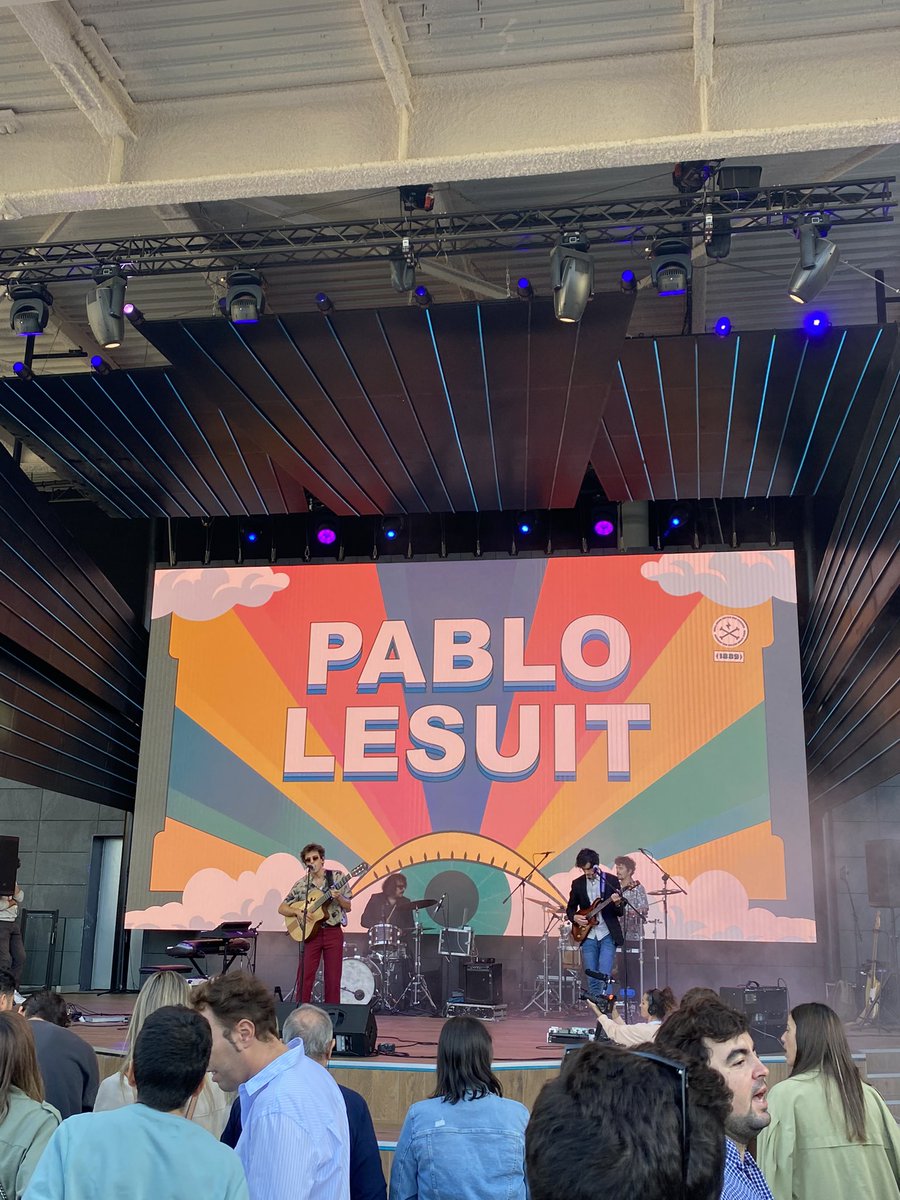 Lo de ayer de <a href="/pablolesuit/">Pablo Lesuit</a> estuvo bien, no, <a href="/SaritaJardines/">Miss Gardens</a> ? #Foraltour sigue ON