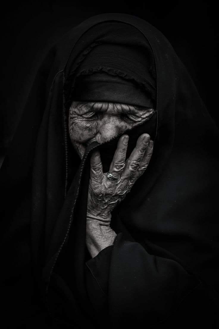 Uqaboon's tweet photo. کله چې ښځه ژاړي،
ګواکې نړۍ ژاړي، فکر کوې ټول کائنات په ژړا دی.
دخپلې مور ژړا ته نظر وکړه،
دښځې ژړا پوره فضاء ژړوي.
کله چې ښځه ژاړي،
ممکنه ده ورور ونه ژاړي؟
پلار ونه ژاړي،
زوي ونه ژاړي،
کور دیوالونه، دروازې، دکور هره شګه به ژاړي
ښځې مه ژړوئ
ګنې ژوند به مو ټول ژړا، ژړا شي.
@Uqaboo https://t.co/TJKQSM43oD