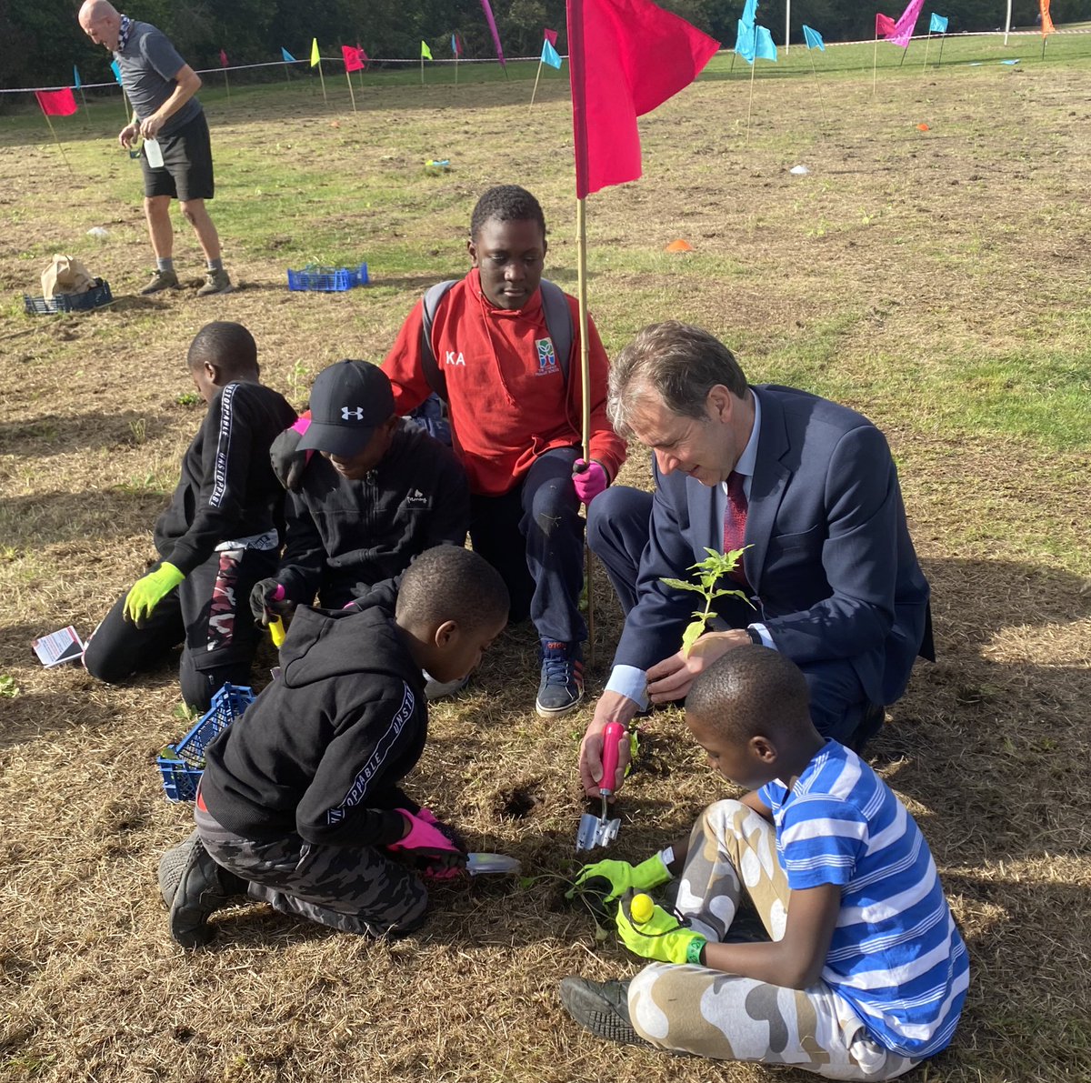 TheGreenJeanie's tweet photo. What an amazing day @ourcommunity19 in #Kingsmeadow #SistonCommon yesterday! Taking #actionforpollinators planting #wildflowers in the meadow! So inspiring to see the families &amp; community creating forage for #pollinators! #beeboldawards #beebold Conjures #HOPE 10k plug plants 🐝 https://t.co/S2aWb1Ksdw