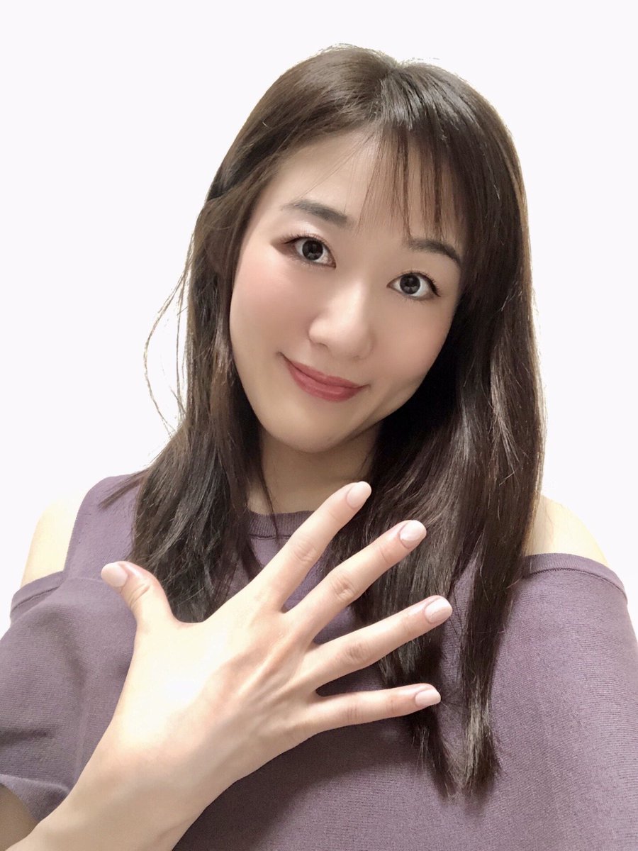 azu_0428's tweet photo. こんばんは🌙
週末は美容院とネイルに行って整いました😊
半袖も最後かなぁ👚

明日からもよろしくお願いします❣️

#美容垢さんと繋がりたい #ネイル #美容院 https://t.co/FZoB63IzAQ