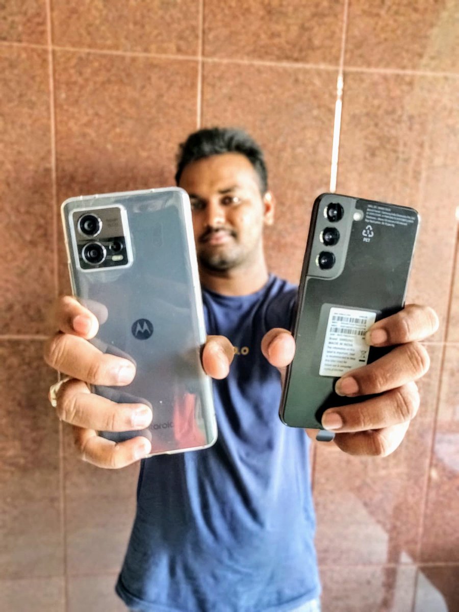 KrishHari219's tweet photo. #motoedge30fusion &amp; #samsungs22 
@motorolaindia @SamsungIndia 
#Flagship #mobiles #samsungindia #motorin https://t.co/rTJTmCNbin