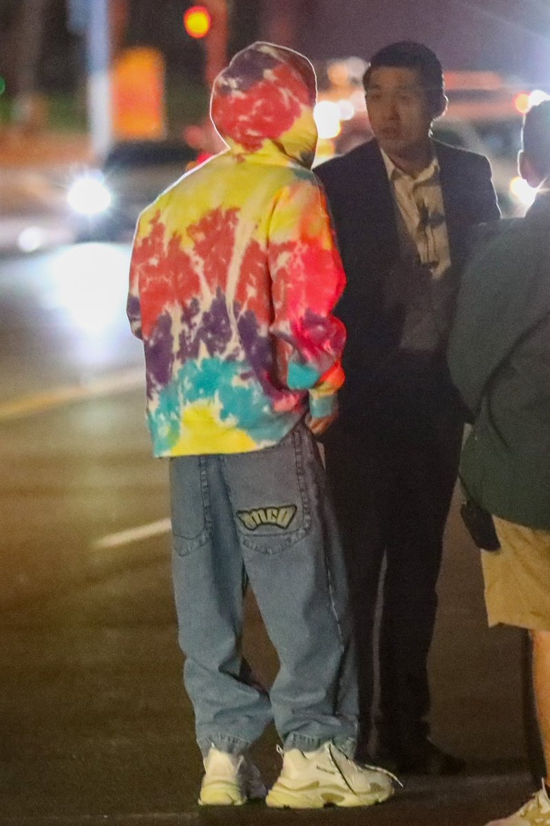 bieberinfoHQ's tweet photo. Justin Bieber foi visto ontem em West Hollywood, Califórnia. (01 de outubro) https://t.co/zh0SgJvTcA