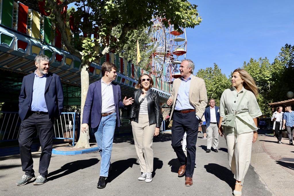 Jorge_Azcon's tweet photo. 🔵 Con ⁦@cucagamarra⁩ en el Parque de Atracciones. 

➡️ ¡Una mañana espectacular para celebrar el #DíaDelAfiliado del ⁦@pparagon⁩! https://t.co/oISkqmO9Yb