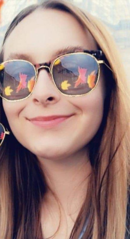 Annasfuesse's tweet photo. Mein Stiefbruder ist bei mir und fesselt mich an mein Bett ;) er holt sein schwanz raus und spritzt mir eine ladung wichse in mein süßes Gesicht :) https://t.co/w4euP6g2AO