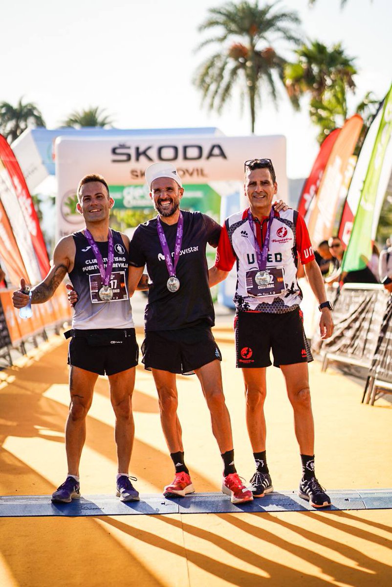 PÓDIUM PROMO | 10K MASCULINO 🌋

🥇 <a href="/chemitamartinez/">Chema Martinez</a> | 00:44:24
🥈 José Antonio González | 00:44:56
🥉 Cristóbal Vera   | 00:52:59

TODAS LAS CLASIFICACIONES EN sportmaniacs.com/es/races/jimbe…

#LaConquistaDeQartHadast