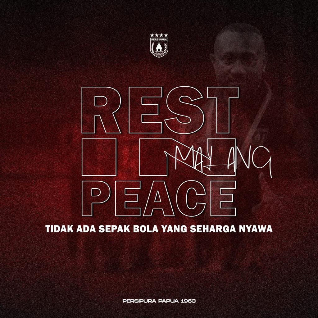 persipura63's tweet photo. Tragedi ini kembali menjadi rentetat noda hitam dunia sepakbola Indonesia . . 
.
Kami Keluarga Besar Persipura Jayapura turut berbela sungkawa atas kejadian di Stadion Kanjuruhan Malang yang memakan korban jiwa . . . 🙏
#rip #sepakbolamenyatukankita #stopkekerasan #dukakanjuruhan https://t.co/uEoKHVrbye