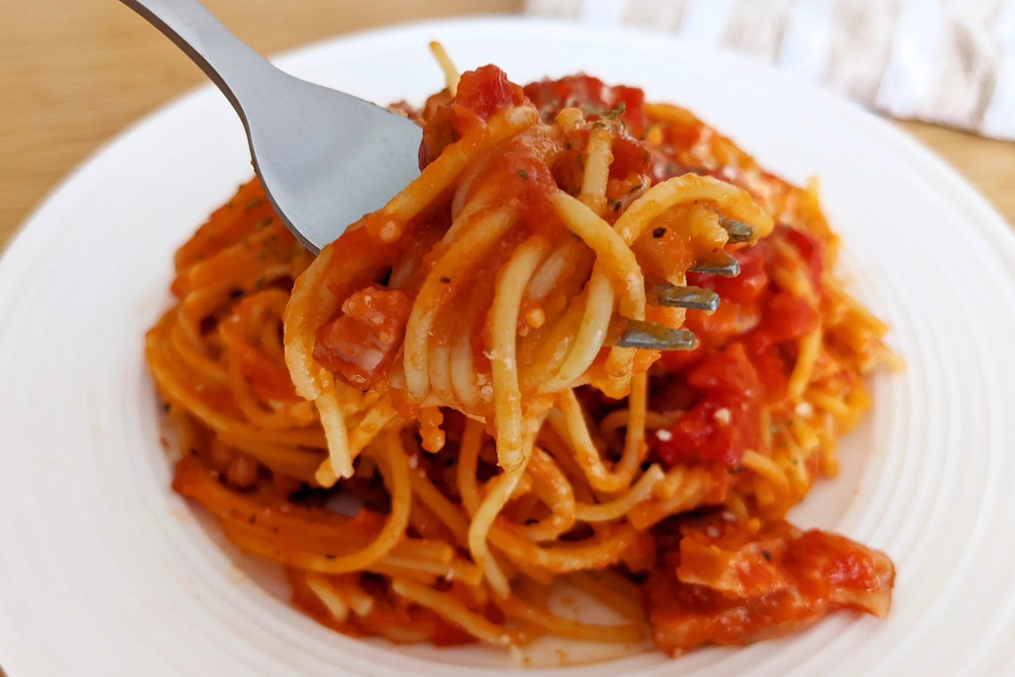 新しい味わい！？レンジで簡単「トマトカルボナーラ」。