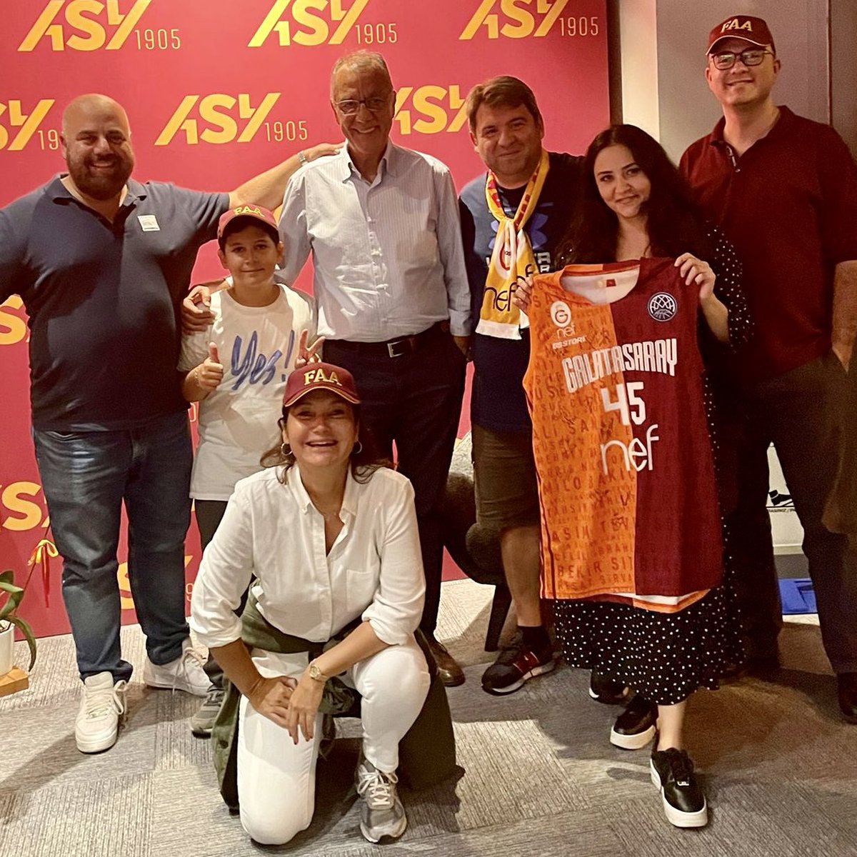 ASY1905Dernegi's tweet photo. Dün ASY1905 üyeleri, aileleri ve küçük aslanlarımızla Galatasarayımızı hem deplasmanda hem de dernek merkezimizde birlikte destekledik. #ASY1905 #ASY1905Derneği #Galatasaray #SadeceGalatasaray https://t.co/9kfbPyNSFC