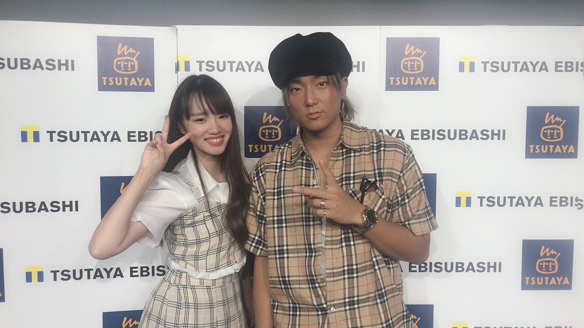 AGE_MASAYA_'s tweet photo. Sing for U🎙
めっちゃ素敵な空間でした🫶🏾🌹
初めて一緒に歌ったのは
3年前のアコースティックLIVE🎹
そこから想い返しても
U.forとはよく歌ってきたなぁ🎤
これからも変わらず
パワフルな歌声で
みんなを包み込んでな🤱🏾💫
改めて誕生日おめでとう🎂🎉
#SingforU #写真若すぎ https://t.co/NlFlRAosio